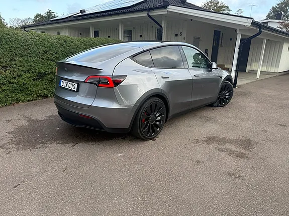 Tesla Model Y 2023 photo 4