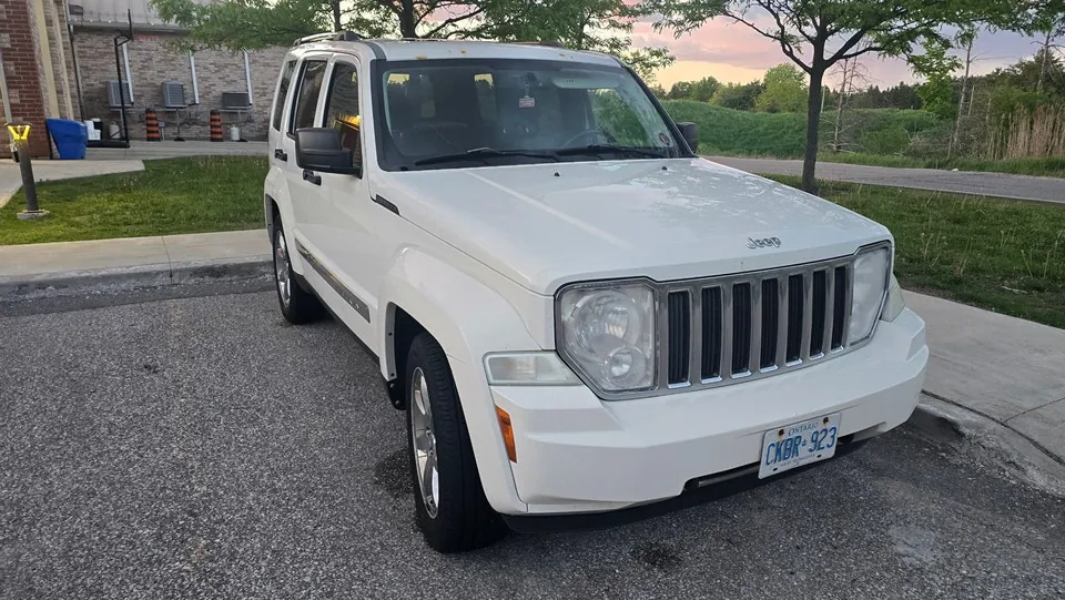 Jeep Liberty 2010 photo 2