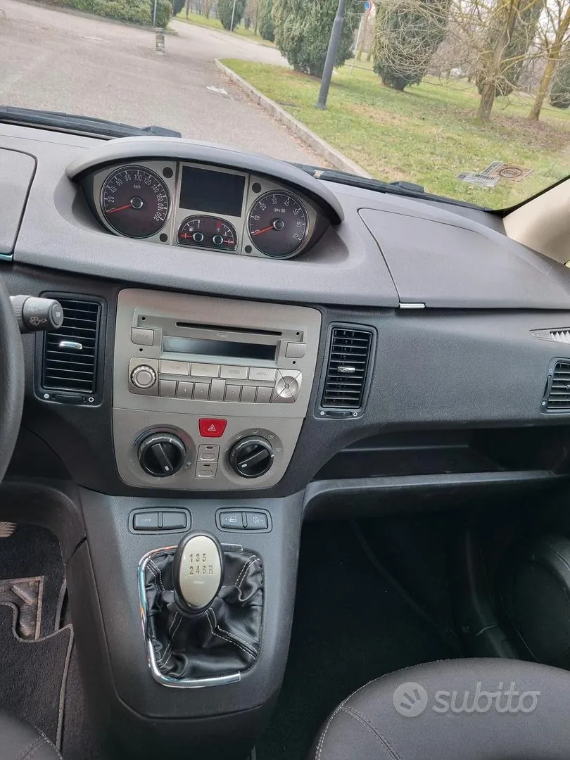 Lancia Musa 2010 photo 4