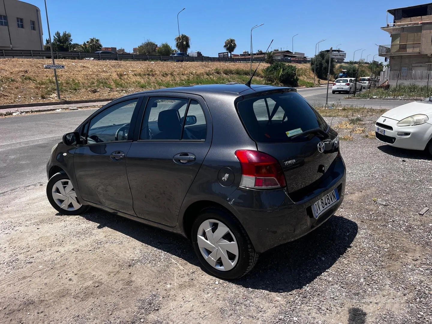 Toyota Yaris 2009 photo 2