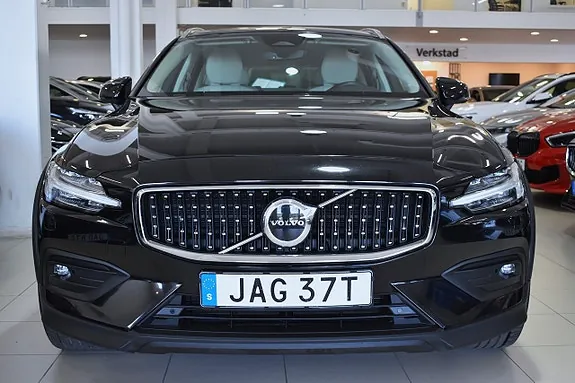Volvo V60 Cross Country 2023 photo 2