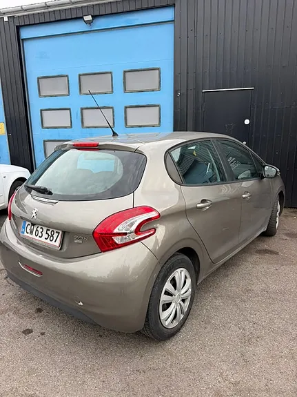 Peugeot 208