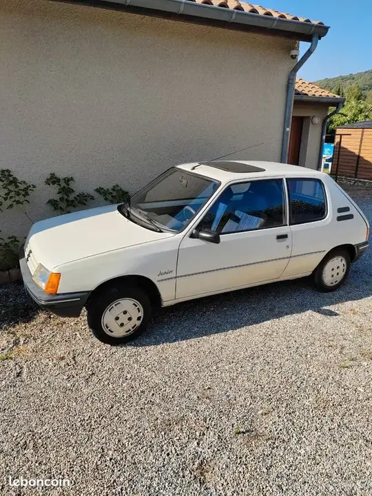 Peugeot 205