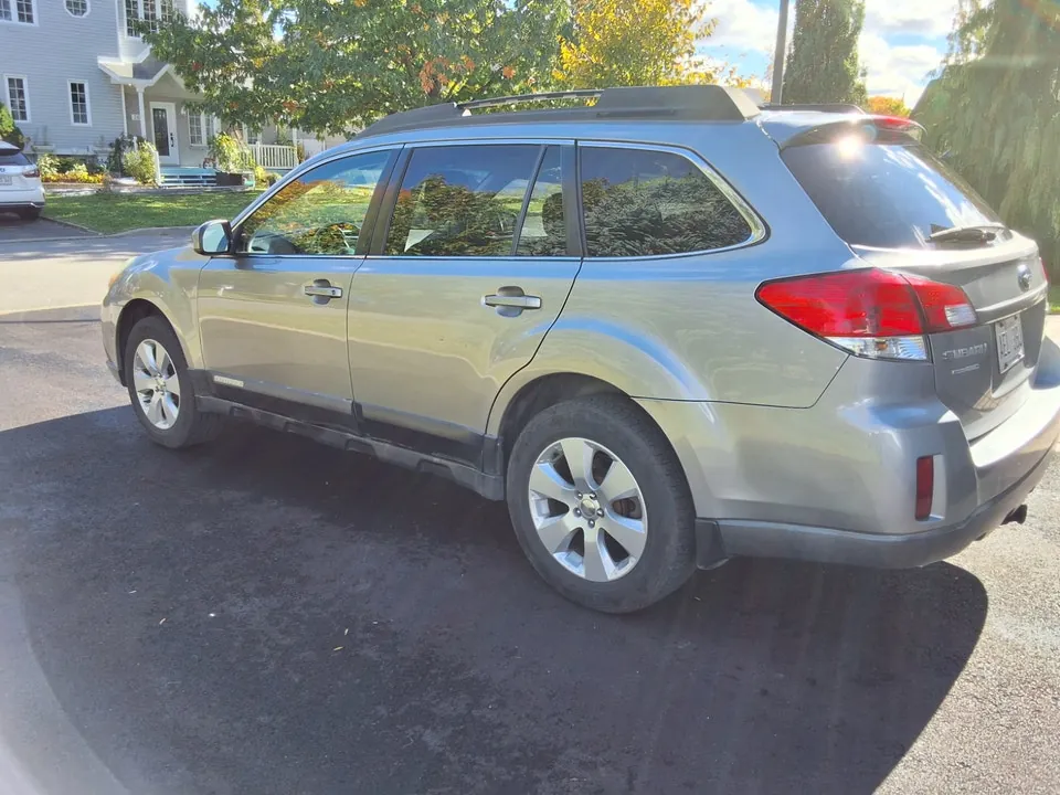 Subaru Outback 2011 photo 3