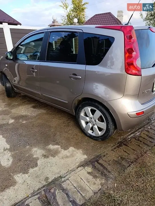 Nissan Note 2008 photo 4