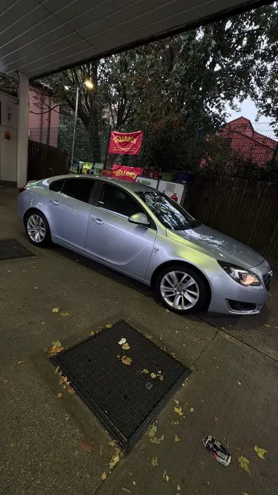 Vauxhall Insignia 2014 photo 2