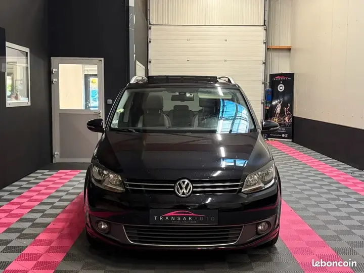 Volkswagen Touran 2013 photo 2