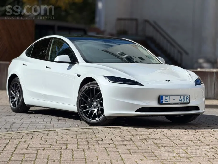 Tesla Model 3 2024 photo 2