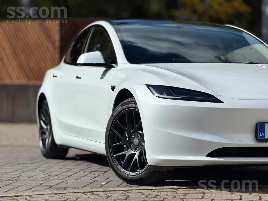 Tesla Model 3 2024 photo 4