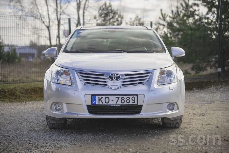 Toyota Avensis 2010 photo 2