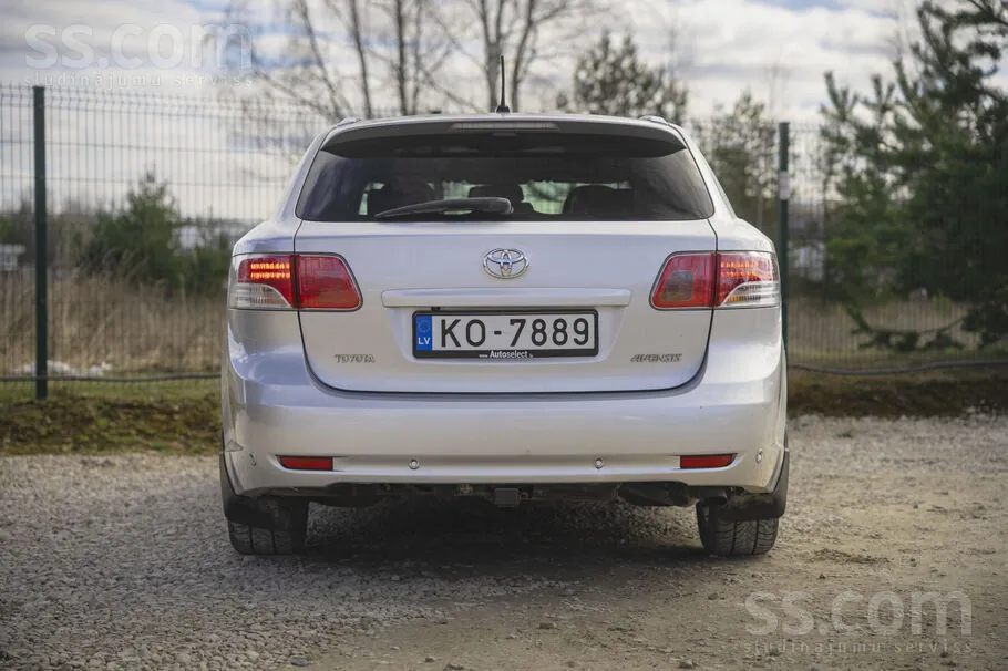 Toyota Avensis 2010 photo 5