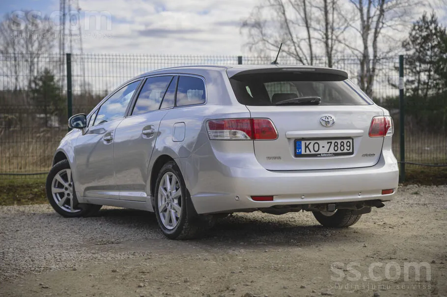Toyota Avensis 2010 photo 4