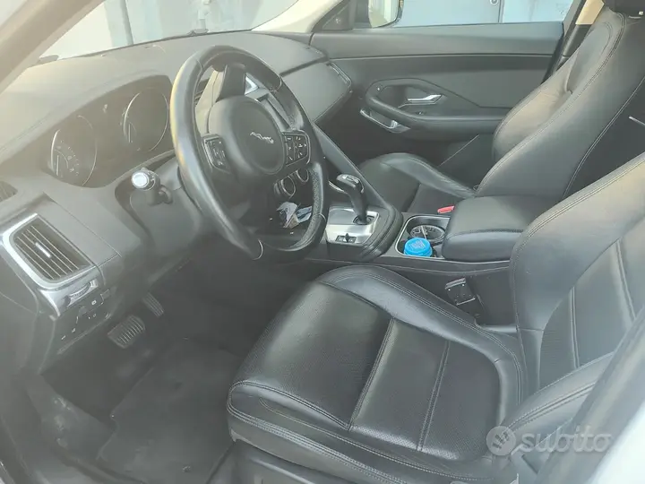 Jaguar E-Pace 2018 photo 5