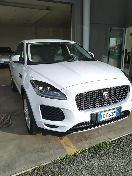 Jaguar E-Pace 2018 photo 2