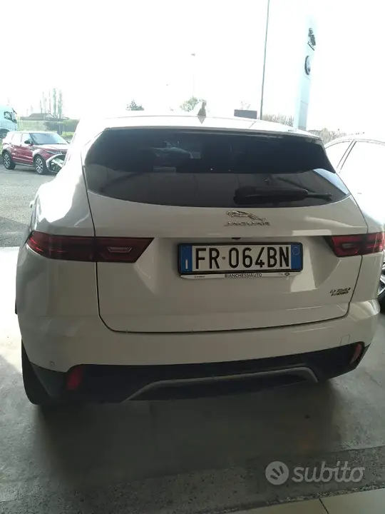 Jaguar E-Pace 2018 photo 3