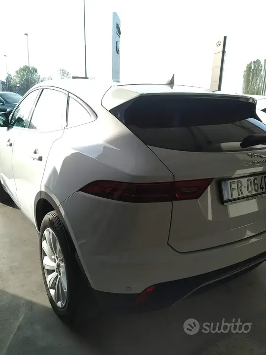 Jaguar E-Pace 2018 photo 4