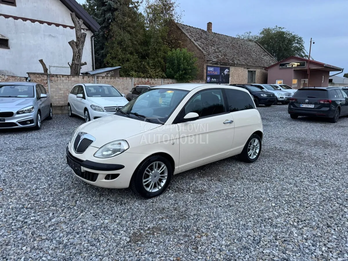 Lancia Ypsilon
