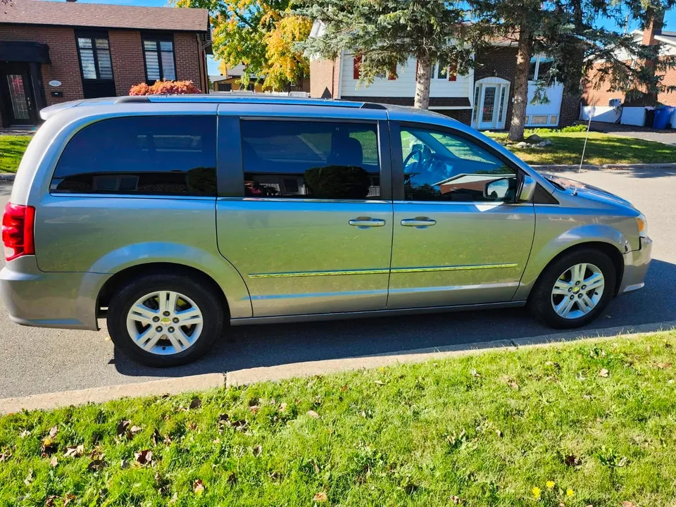 Dodge Grand Caravan 2013 photo 2