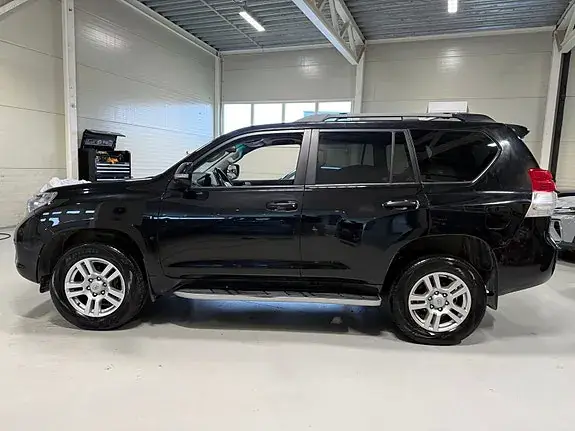Toyota Land Cruiser 2010 photo 2