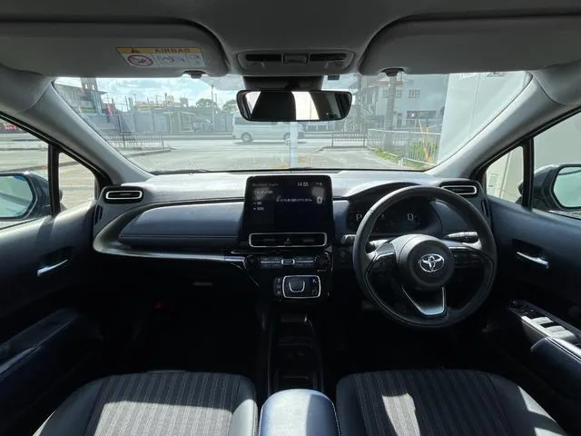 Toyota Aqua Z 2025 photo 2
