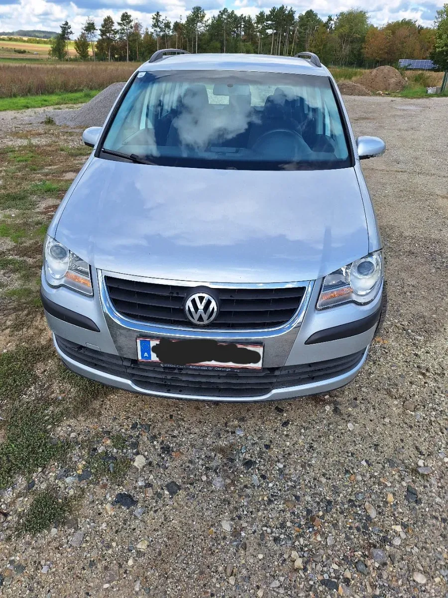 Volkswagen Touran 2009 photo 3