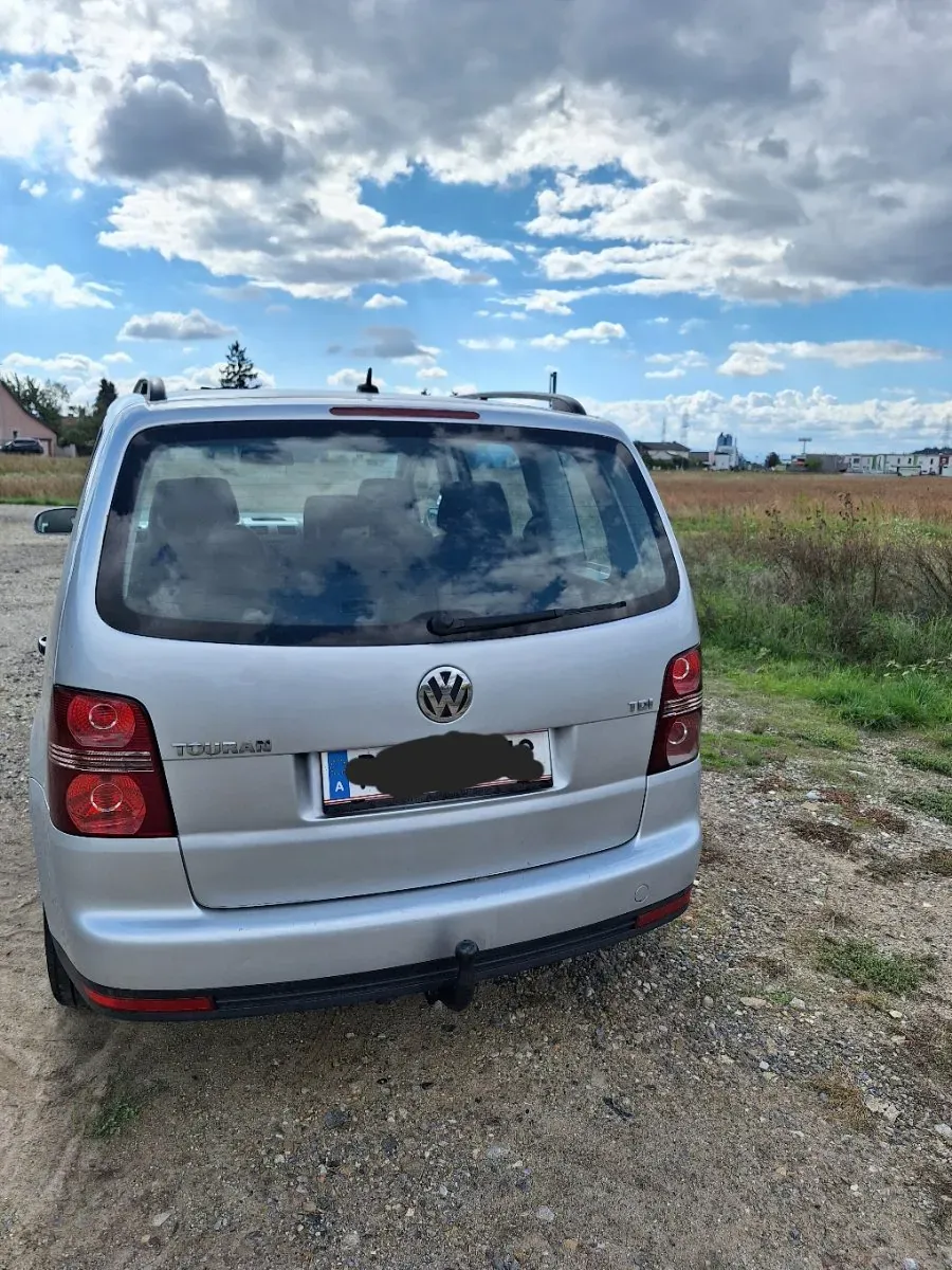 Volkswagen Touran 2009 photo 2