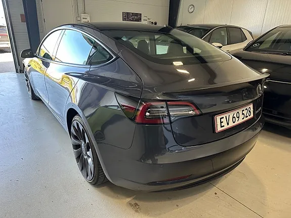 Tesla Model 3 2022 photo 3