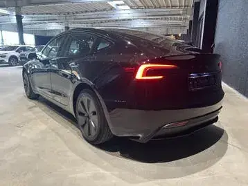 Tesla Model 3 2024 photo 2