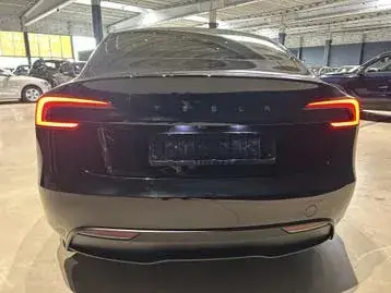 Tesla Model 3 2024 photo 3