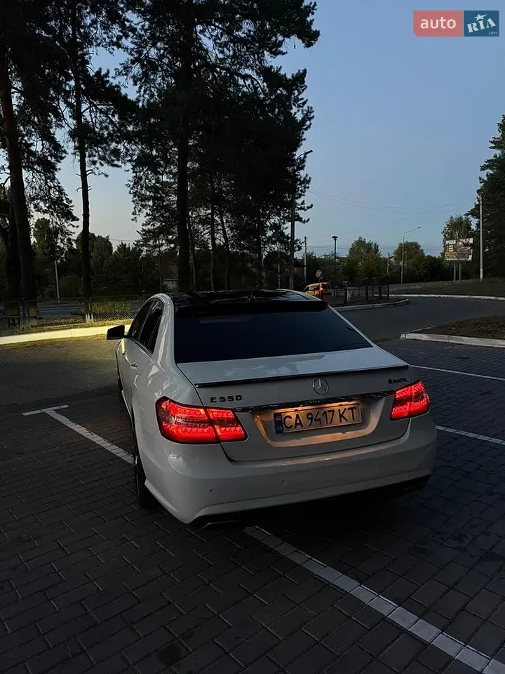 Mercedes-Benz E-Class 2009 photo 2