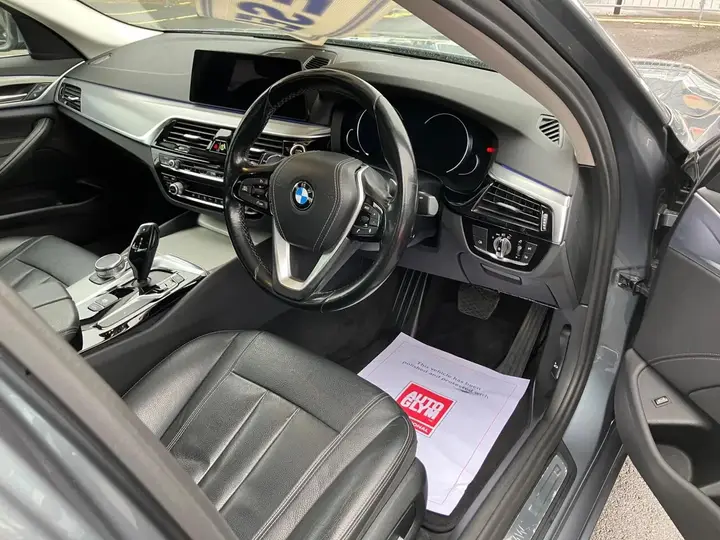 BMW 5 Series 2017 photo 2