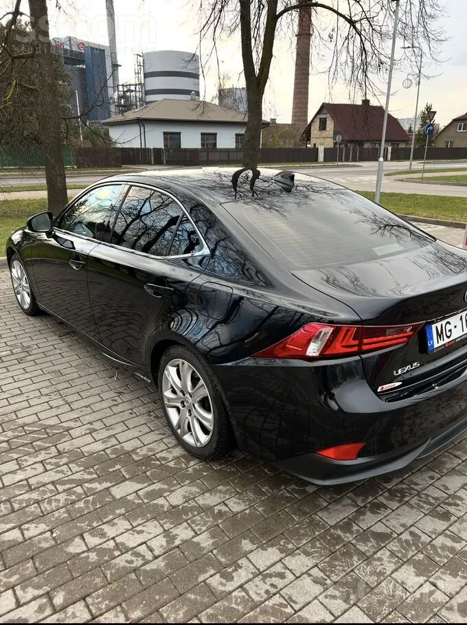 Lexus Is 2017 photo 5