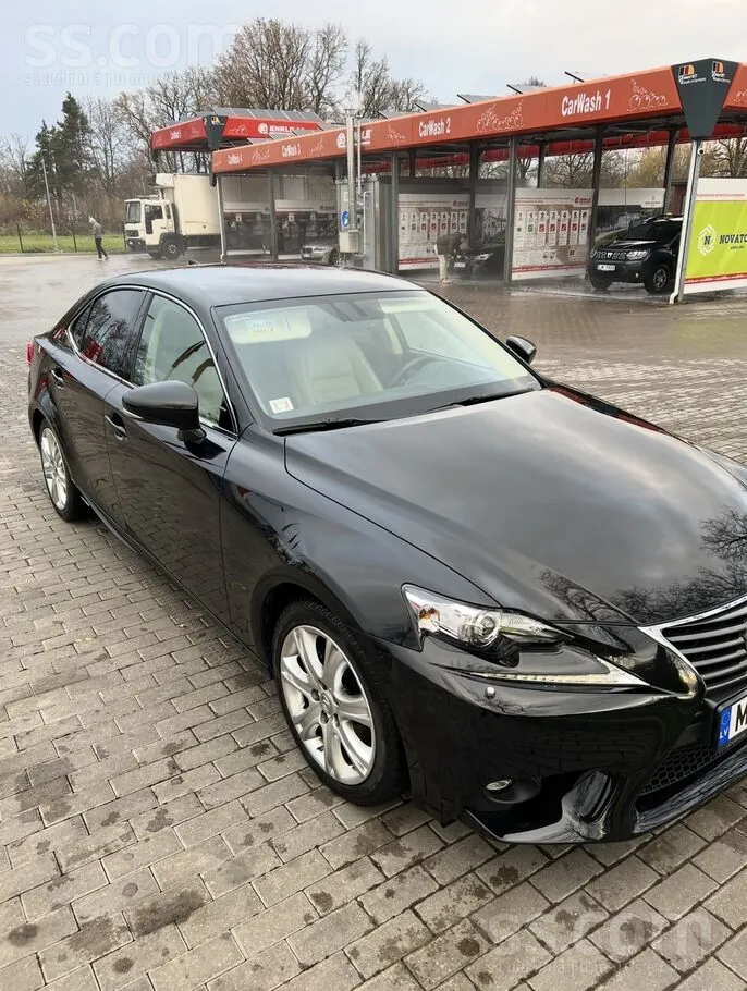 Lexus Is 2017 photo 3