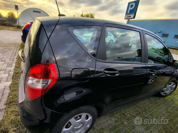 Mercedes-Benz A 2011 photo 2