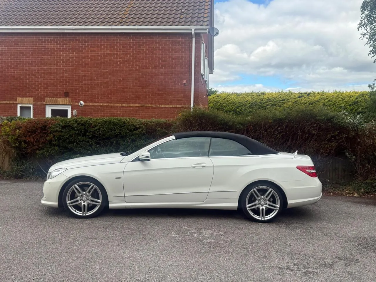 Mercedes-Benz E-Class 2011 photo 5