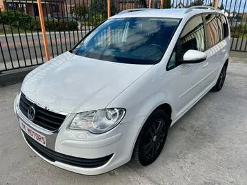 Volkswagen Touran 2010 photo 2