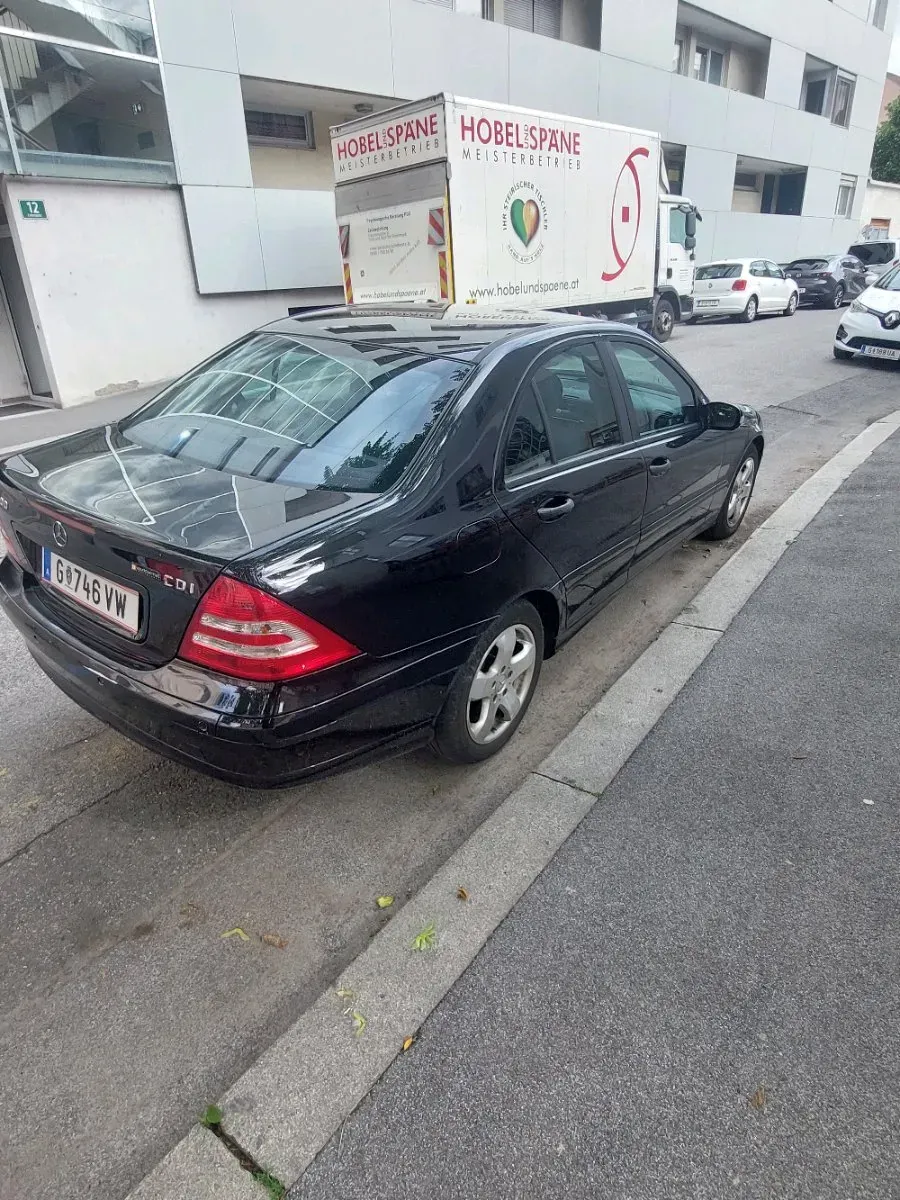 Mercedes-Benz C-Class 2006 photo 2