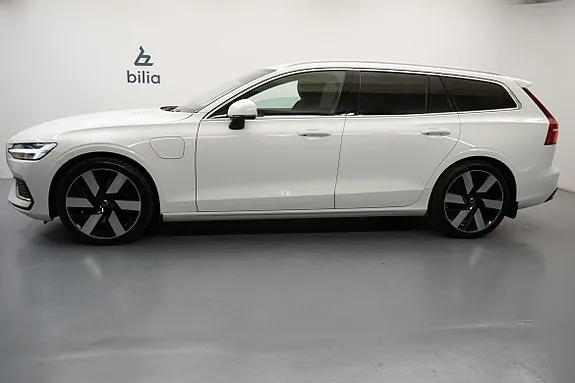 Volvo V60 2022 photo 2