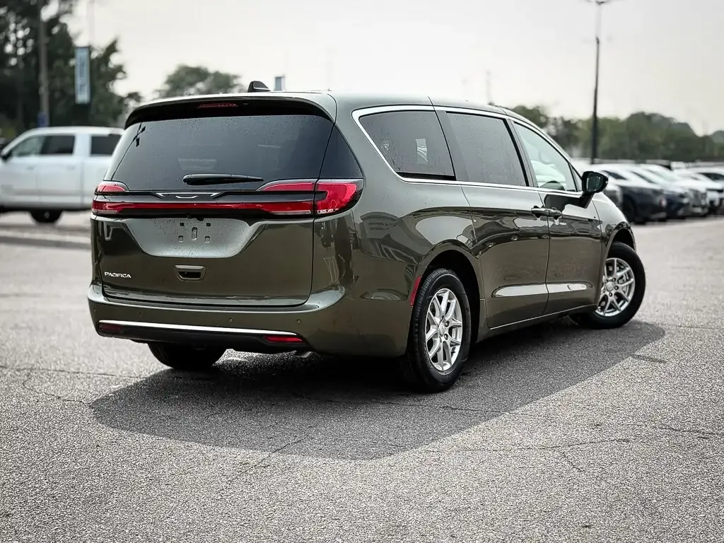 Chrysler Pacifica 2027 photo 2