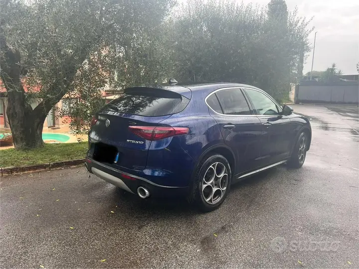 Alfa Romeo Stelvio 2017 photo 2
