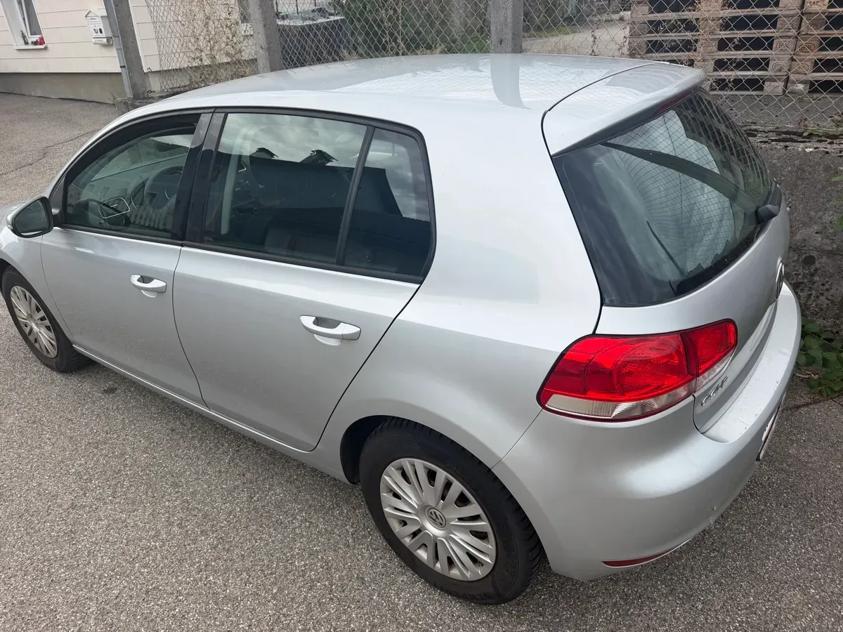 Volkswagen Golf 2011 photo 2