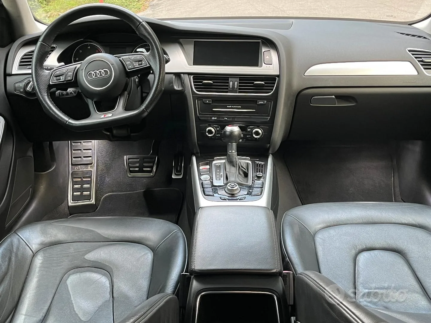 Audi A4 2010 photo 5