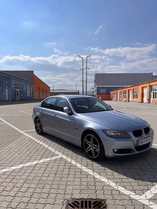 BMW 3 Series 2009 photo 2