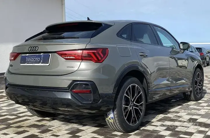 Audi Q3 2022 photo 4