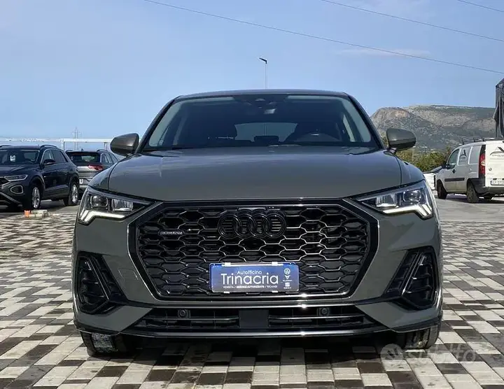 Audi Q3 2022 photo 2