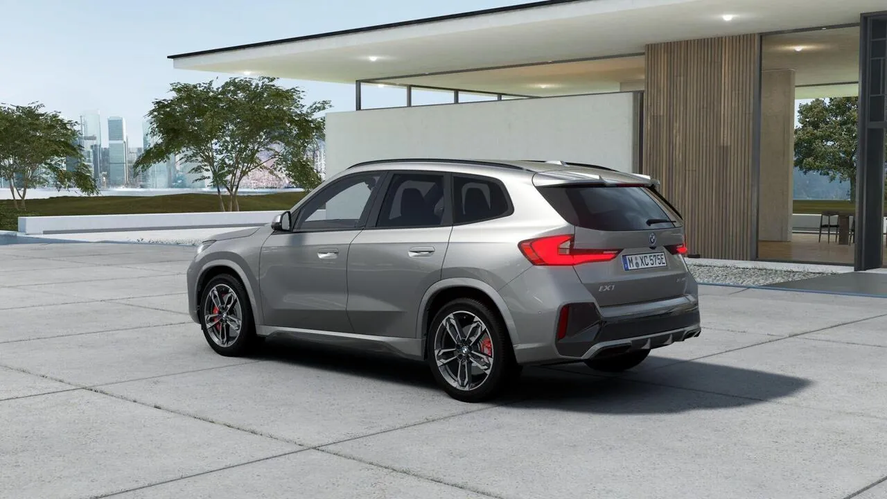 BMW Ix1 photo 2