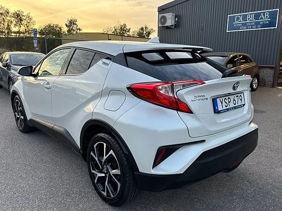 Toyota C-Hr 2018 photo 2
