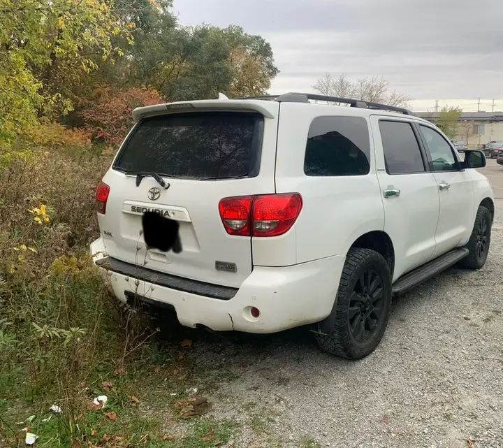 Toyota Sequoia 2012 photo 4