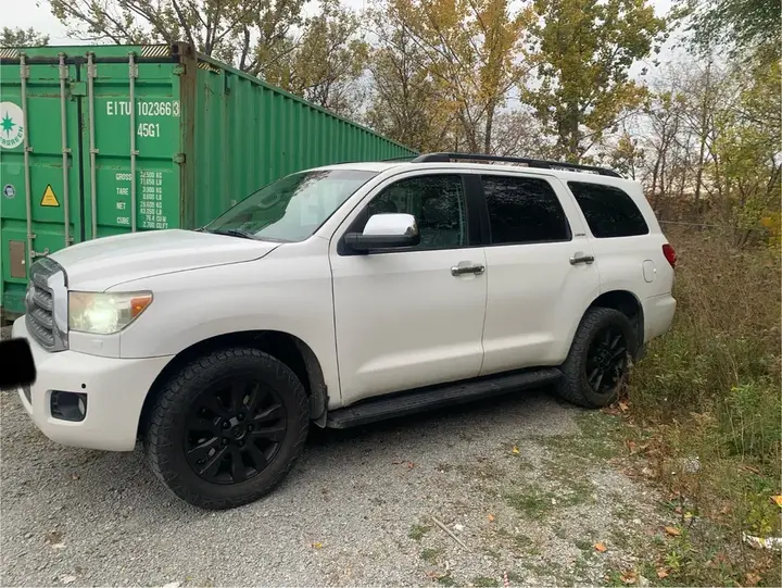 Toyota Sequoia 2012 photo 5