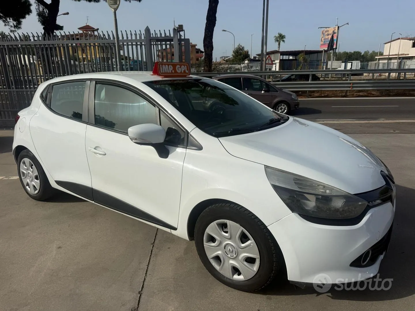 Renault Clio 2013 photo 2